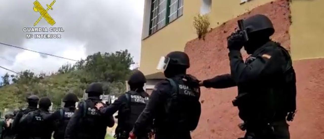 La Guardia Civil desarticula una organización criminal de españoles y kosovares dedicada a robos en Canarias