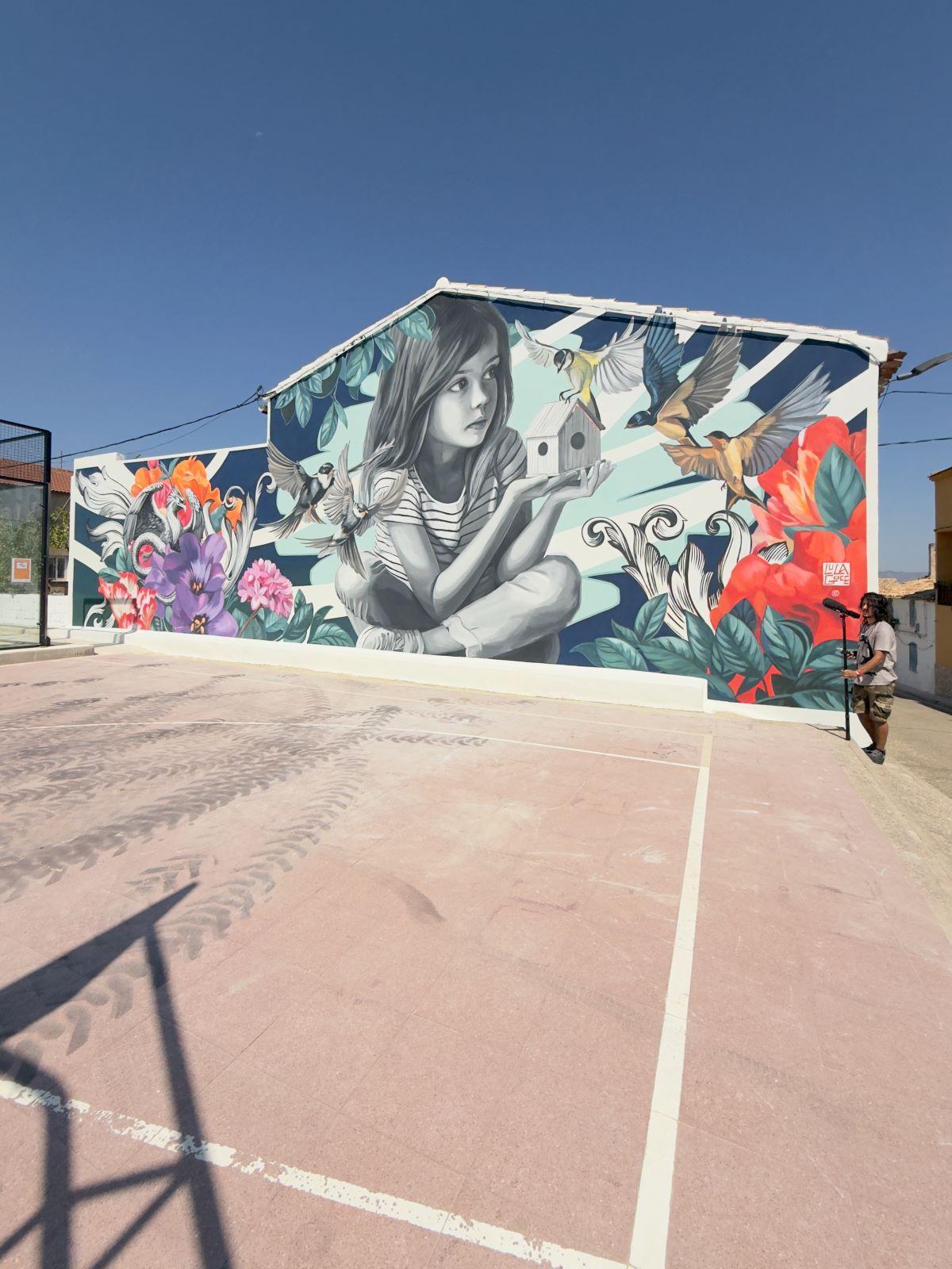 Imagen de un mural de Lula Goce en Albacete.