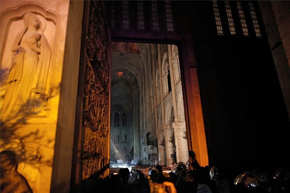 El día después del incendio de la catedral de Notre Dame