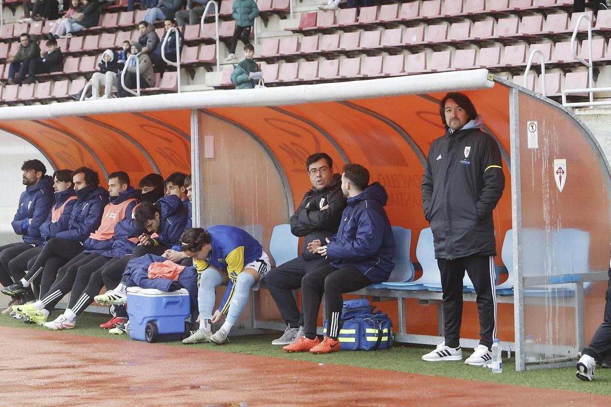 Secho Martínez, en el banquillo de San Lázaro durante esta temporada.