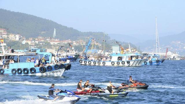 La concurrida procesión marítima desde Moaña de 2025. | SANTOS ÁLVAREZ