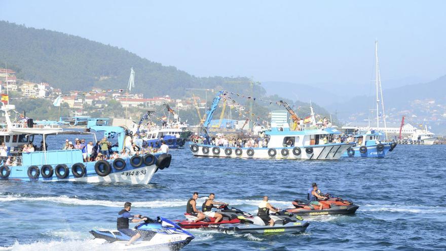 Moaña celebra sus Festas do Carme con verbenas mientras Cangas y Aldán solo tienen procesión marítima