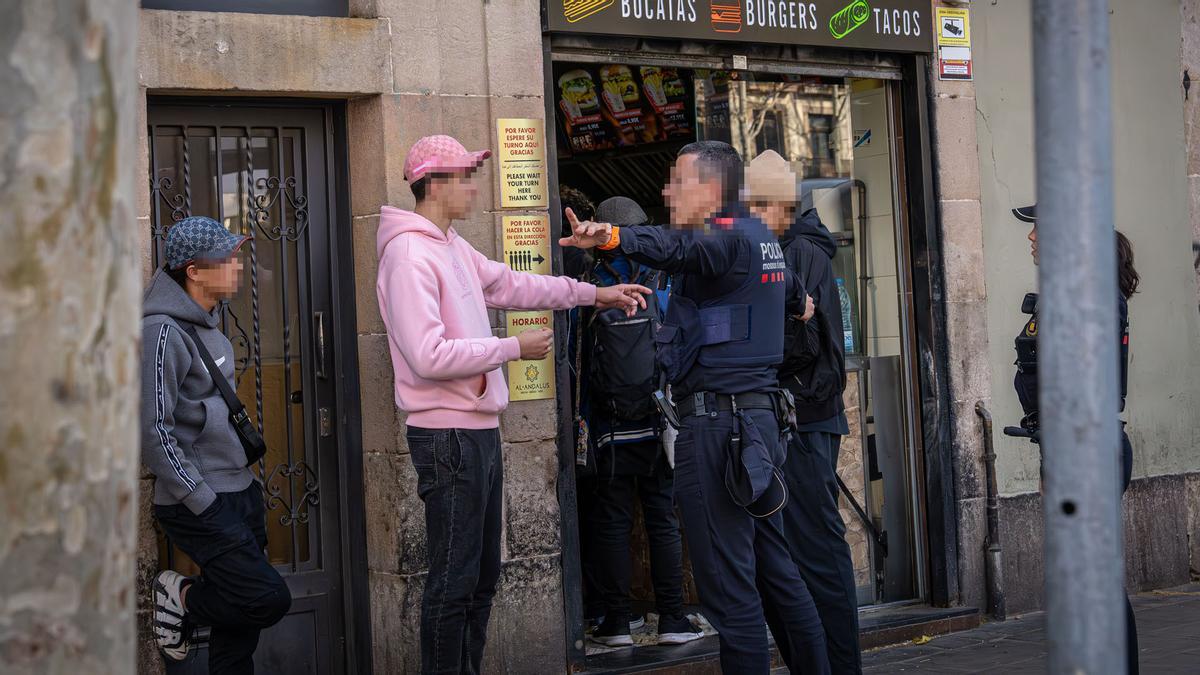 Mil agentes se despliegan en Barcelona, Badalona y LHospitalet en un macrodispositivo contra la multirreincidencia