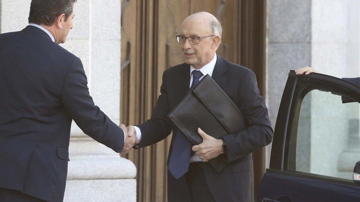 El exministro Cristóbal Montoro, a su llegada al Supremo.