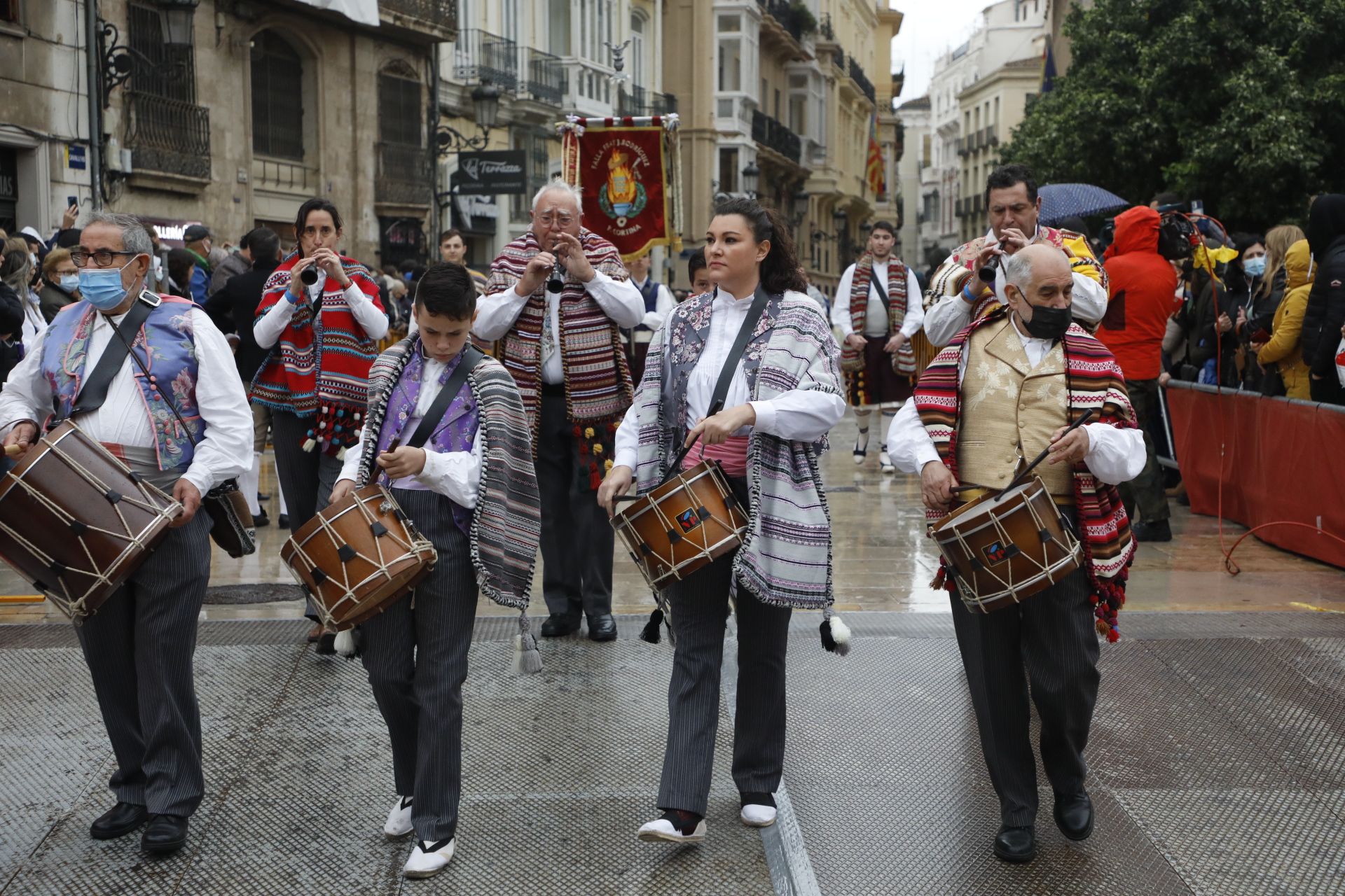 Búscate en el primer día de ofrenda por la calle de Quart (entre las 17:00 a las 18:00 horas)