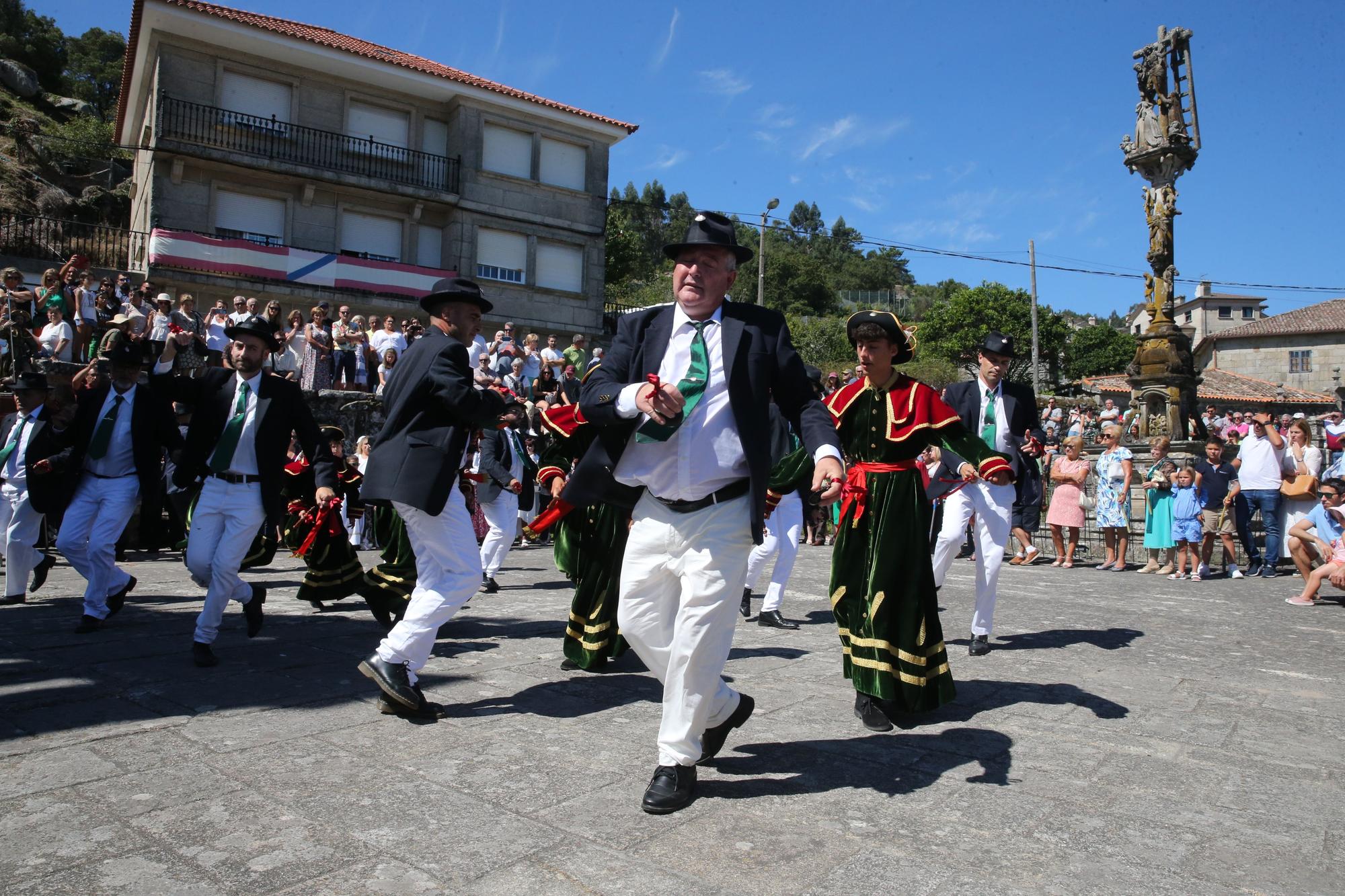 La procesión y la danza de San Roque de O Hío en imágenes (I)