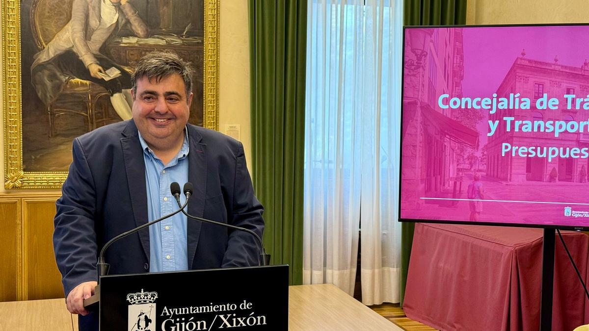 Pelayo Barcia al inicio de su comparecencia sobre presupuestos.