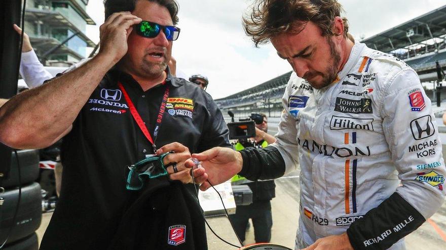 Ecclestone anuncia la continuidad de Alonso en McLaren