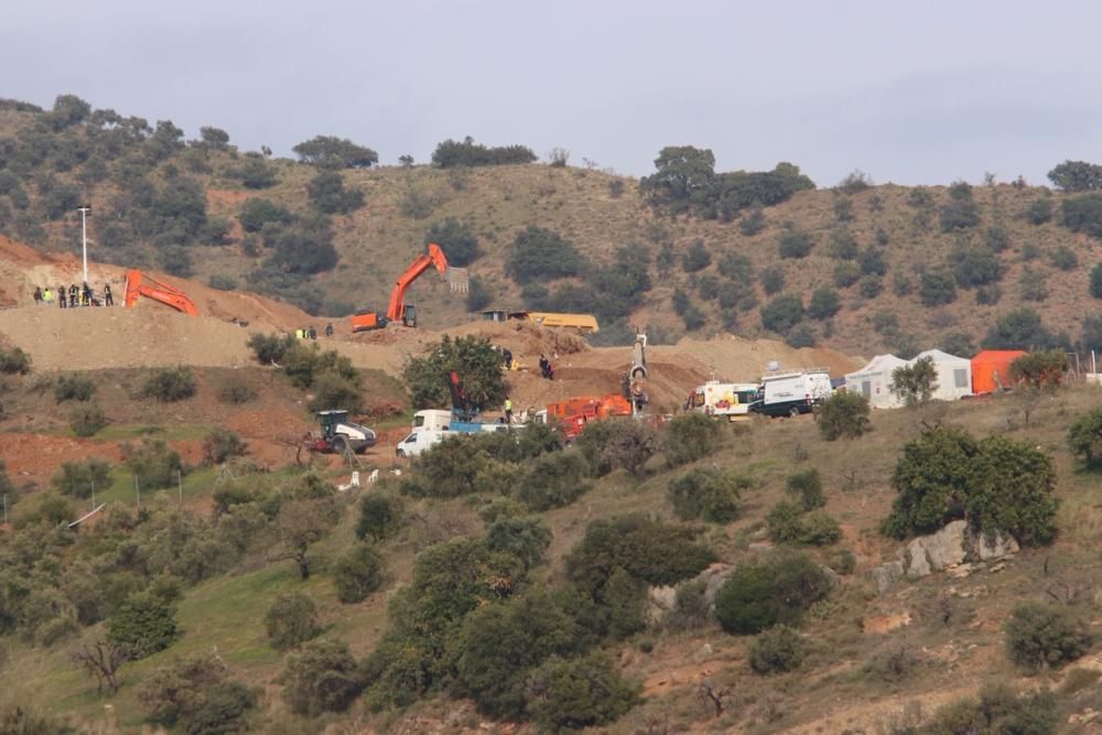 Llegada de las máquinas perforadoras a Totalán para continuar con el rescate de Julen