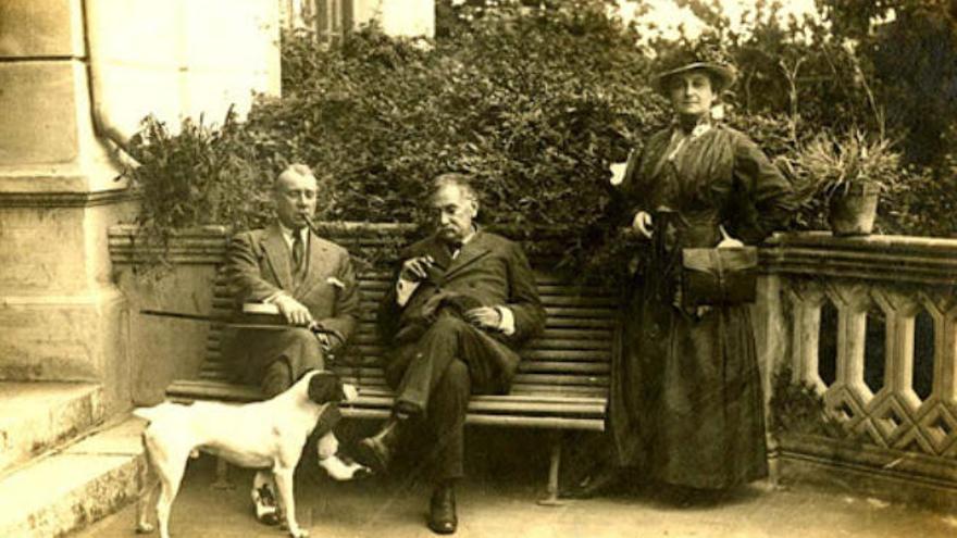 Díaz de Mendoza, Galdós y María Guerrero en San Quintín.