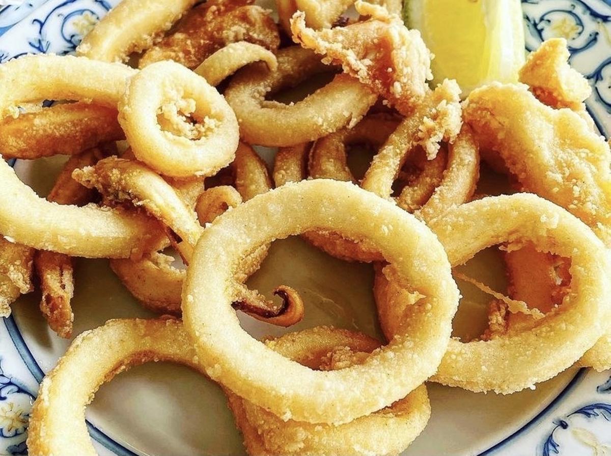 Calamares fritos con limón