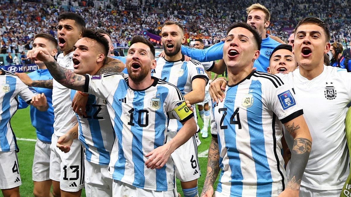 Messi, Enzo Fernández y compañeros celebran la clasificación a semifinales
