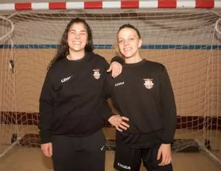 Carmen Pérez y María Gómez, las jugadoras del Amarelle que bajaron al ‘barro’: «Volví a disfrutar como cuando era pequeña»