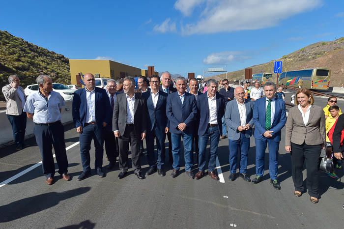 Apertura del primer tramo de la carretera de La ...