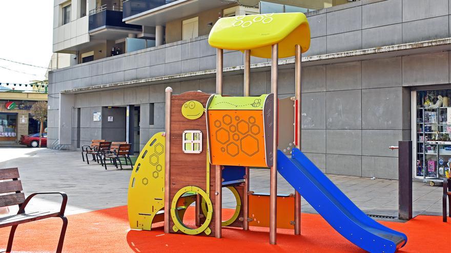 Súria renova el parc infantil de la plaça de la Serradora
