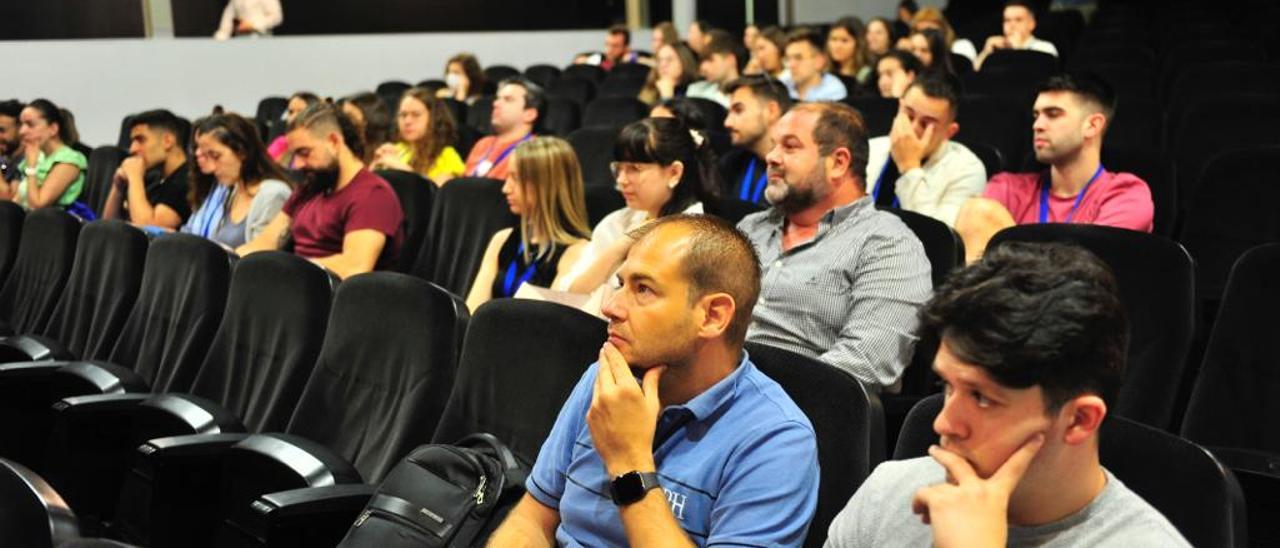 Alumnos de Enfermería durante el congreso provincial este viernes en Elche