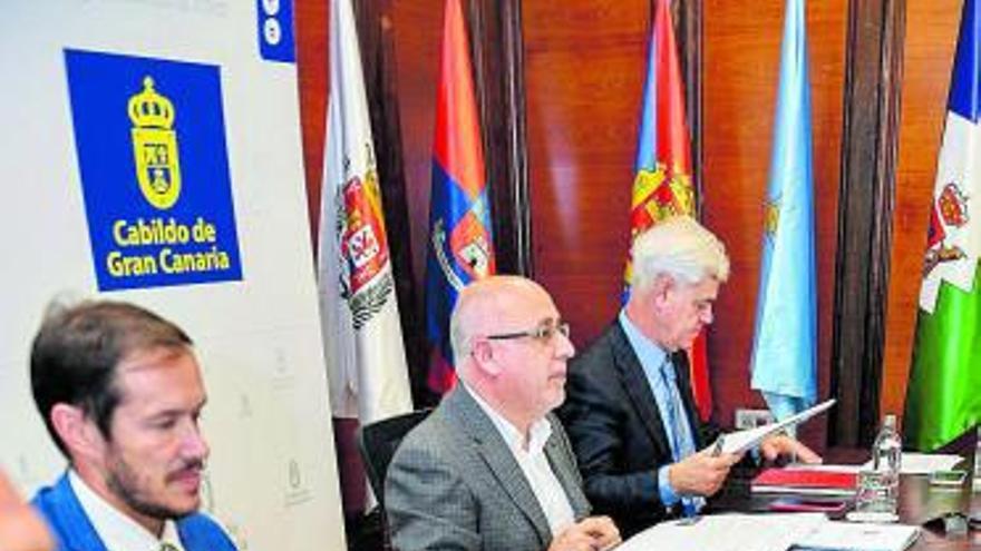 Presidentes de los cabildos en una reciente reunión de la Fecai.