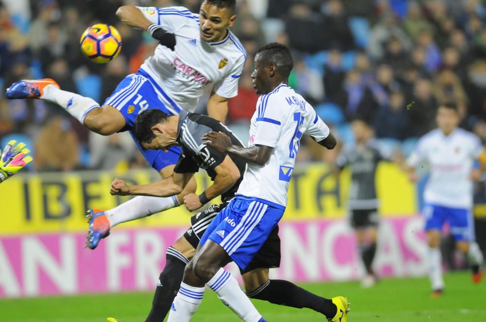 El partido entre el Zaragoza y el Real Oviedo, en imágenes