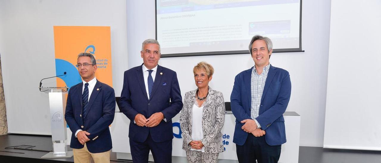 Gustavo Marrero (i), Lluis Serra, Elena Máñez y Carlos Navarro en la presentación del Congreso Euromicro 2022 . | JUAN CASTRO