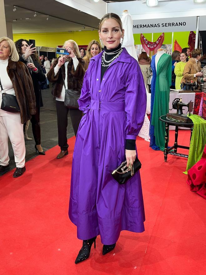 Olivia Palermo con vestido-abrigo de tafetán morado en SIMOF