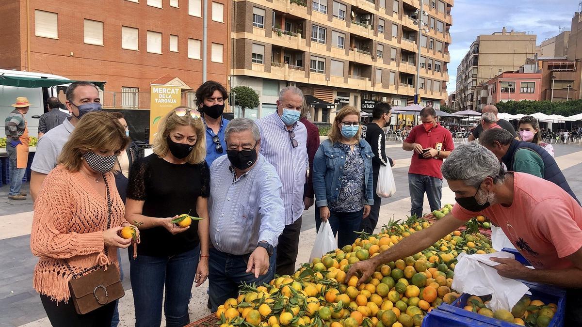 Los impulsores de esta actividad comercial han visitado la primera jornada.