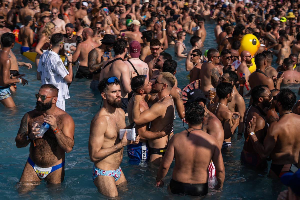 Vilassar de Mar. Ambiente en la fiesta de el Circuit en Illa Fantasia. 4 de agosto de 2026. Foto de Zowy Voeten