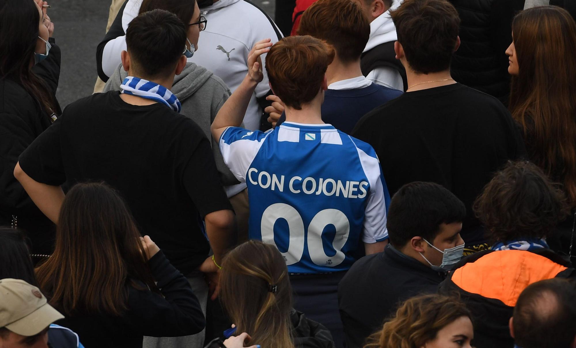 Gran ambiente en las gradas de Riazor para el Deportivo - Racing de Ferrol