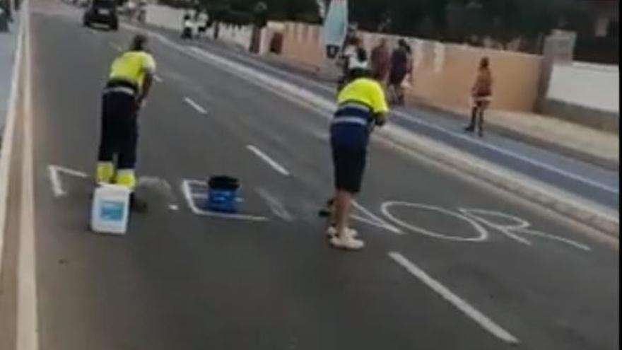 Borran pintadas en contra de la gestión del Mar Menor