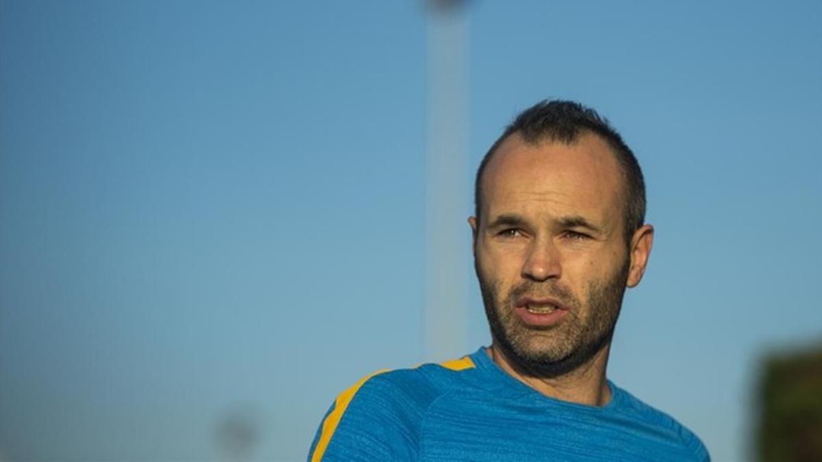 Iniesta, en lel entrenamiento en la Ciutat Esportiva del Barça