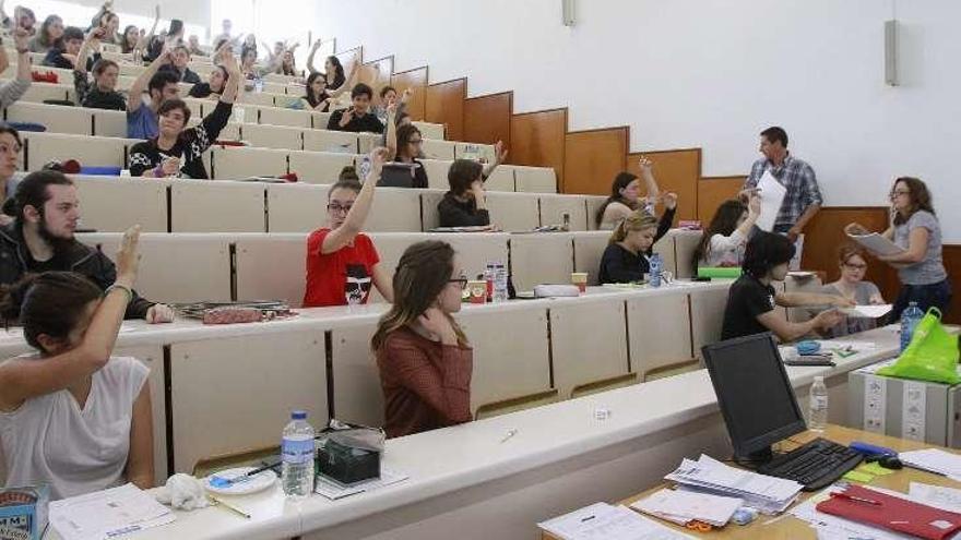 Segunda jornada de selectividad en el campus vigués. // J. Lores