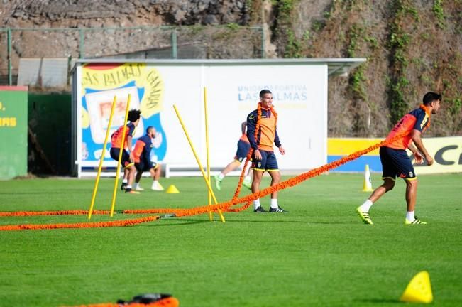 Entrenamiento de la UD Las Palmas en Barranco ...