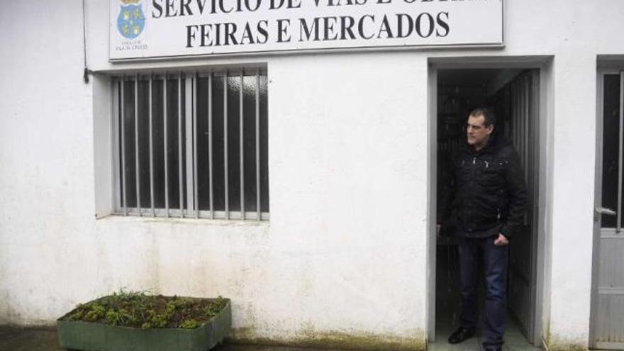 Castelo, ayer, en su primer día de trabajo, en el despacho del campo de la feria.  // Bernabé/Javier Lalín