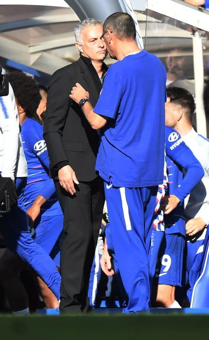 Mourinho se vuelve loco y es frenado por seguridad