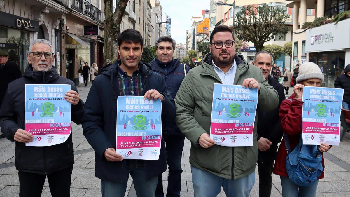 Los concejales Xabier P. Igrexas (dcha.) y Filipe Abalde (izq.). en O Calvario.