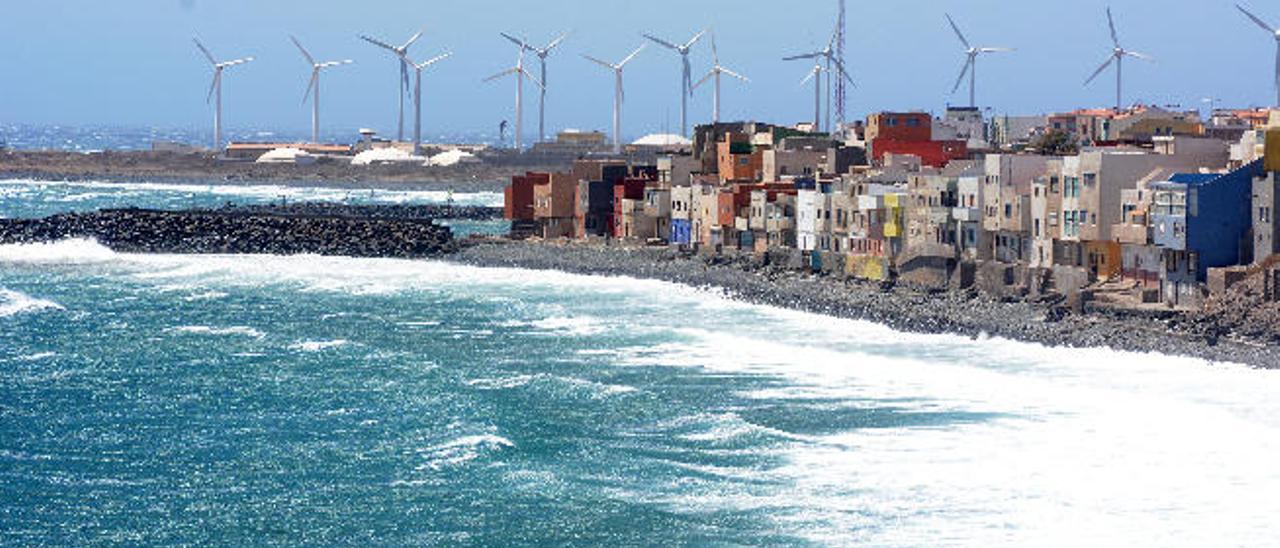 Vista general de las casas ubicadas en primera línea de la costa de Pozo Izquierdo.