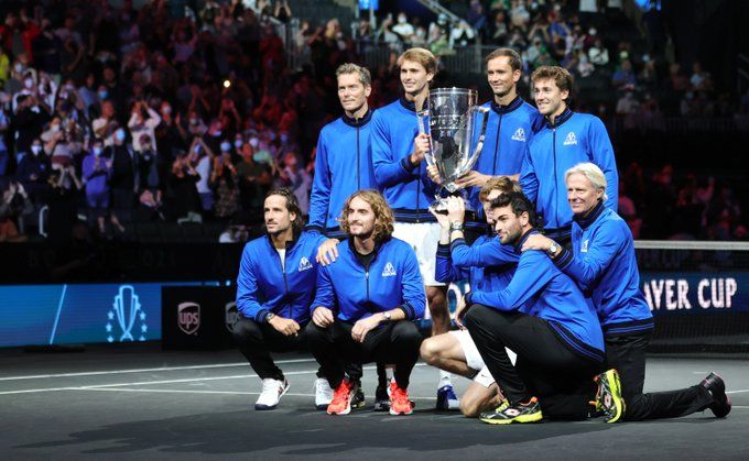 El equipo de Europa posa con el trofeo de la Laver Cup.