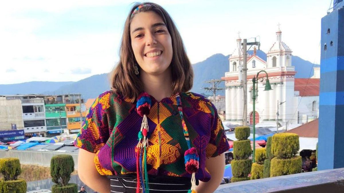 Lara Blanco, coa indumentaria de Concepción Chiquirichapa.