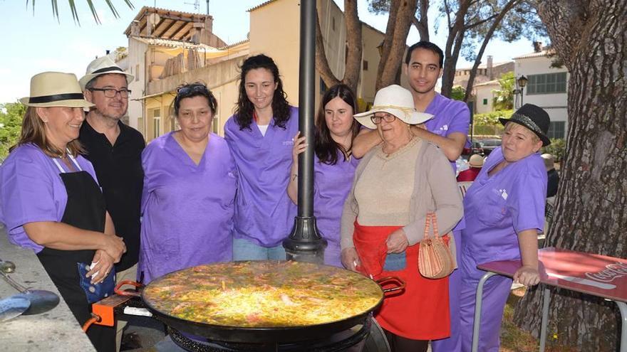 Gran paella para los usuarios del Centro de día de Son Servera