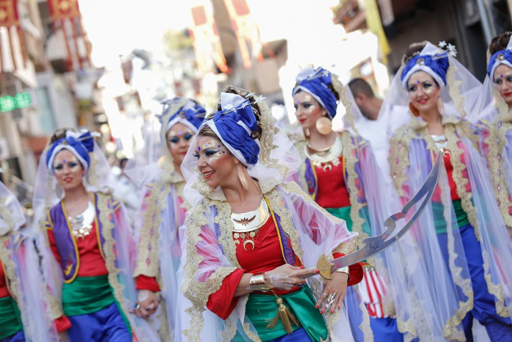 El bando de la media luna ofreció un majestuoso espectáculo en el segundo gran desfile de los Moros y Cristianos de la ciudad