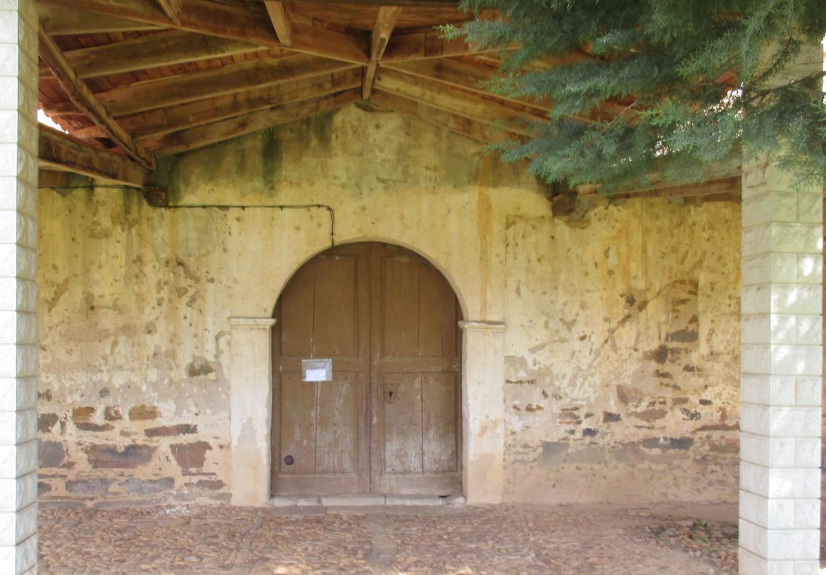 Una de las puertas forzadas