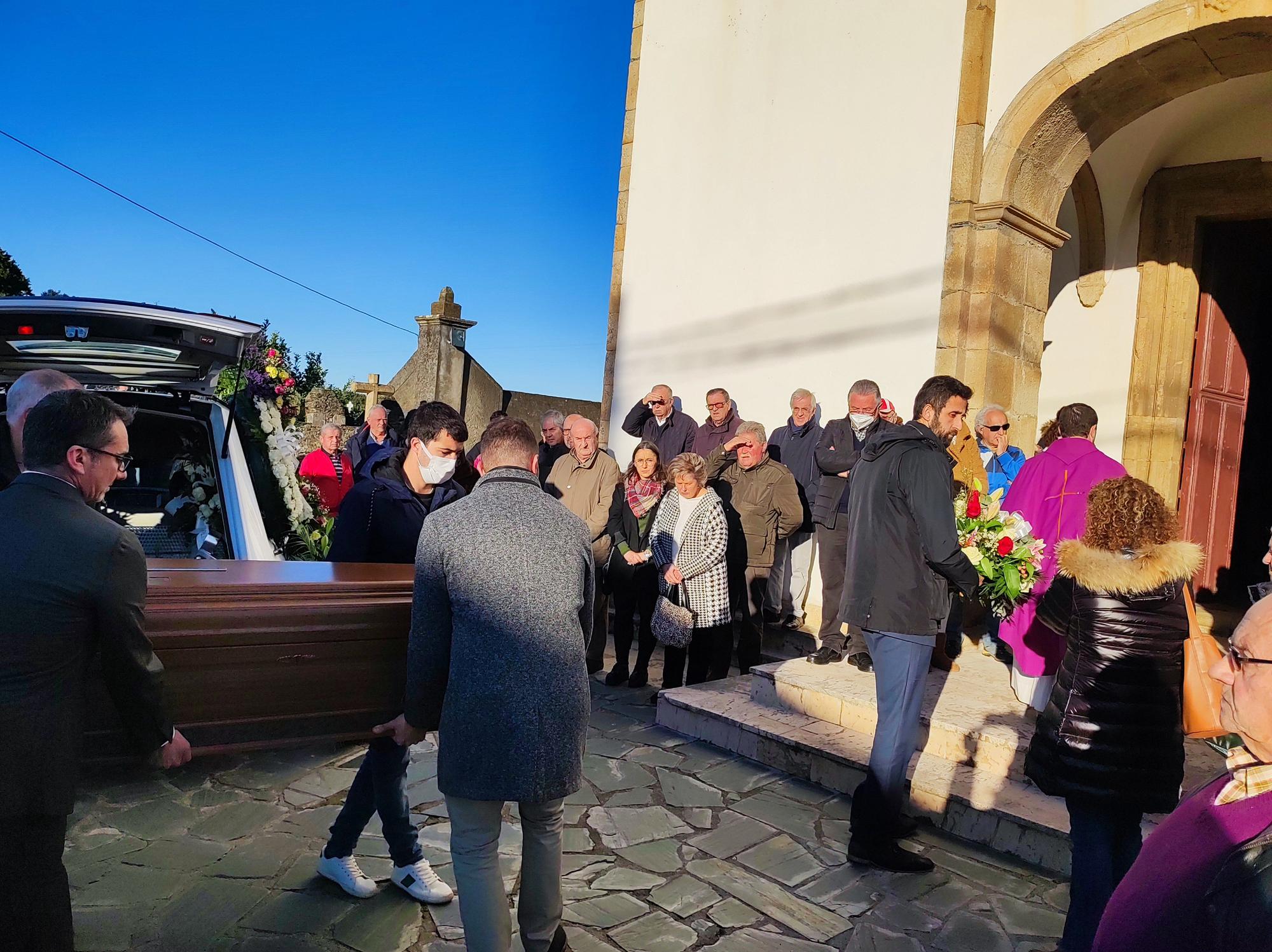 La iglesia de Santa Marina, llena para despedir a Manuel Bedia