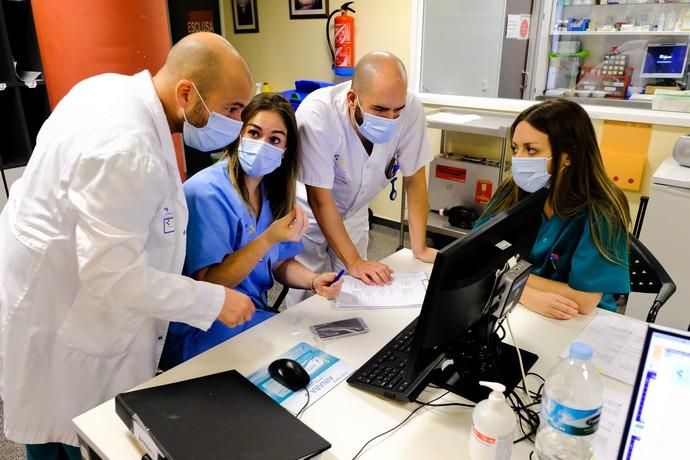 24-04-2020 LAS PALMAS DE GRAN CANARIA. Zona Covid en el Hospital Doctor Negrín. Fotógrafo: Andrés cruz  | 24/04/2020 | Fotógrafo: Andrés Cruz