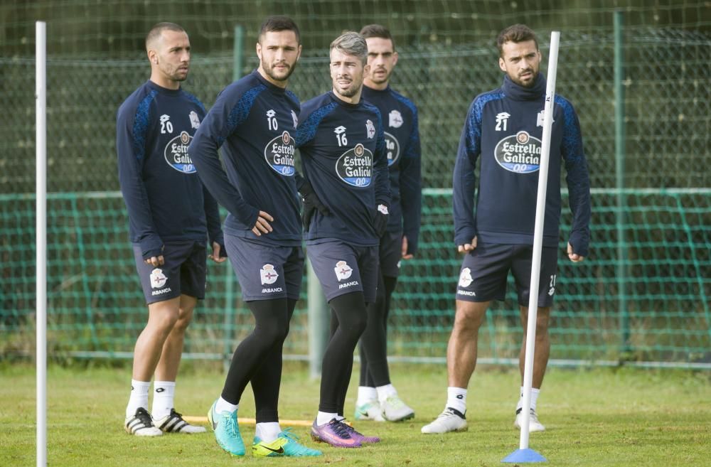 El técnico convoca a 19 jugadores, por lo que tendrá que hacer un último descarte antes del encuentro ante el Sevilla.