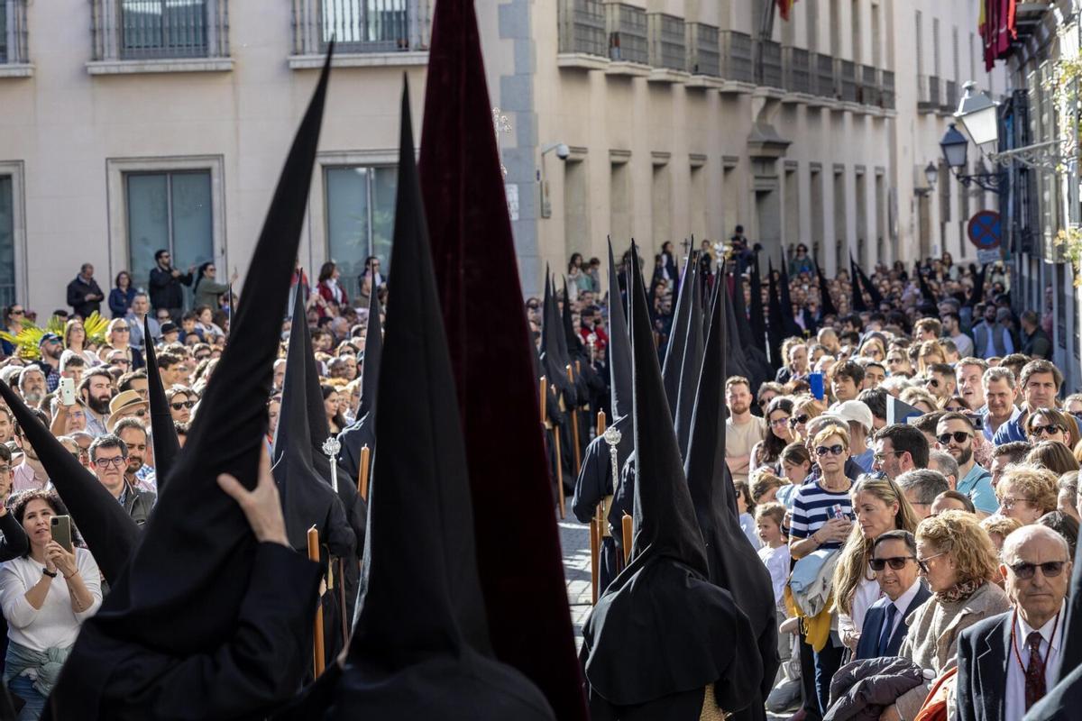 Imagen de archivo de una procesión por el centro de Madrid.