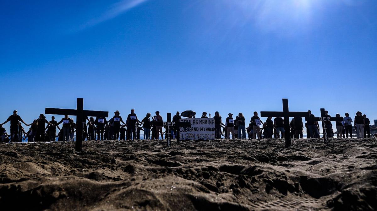 Manifestación contra las jaulas marinas en la costa de Telde