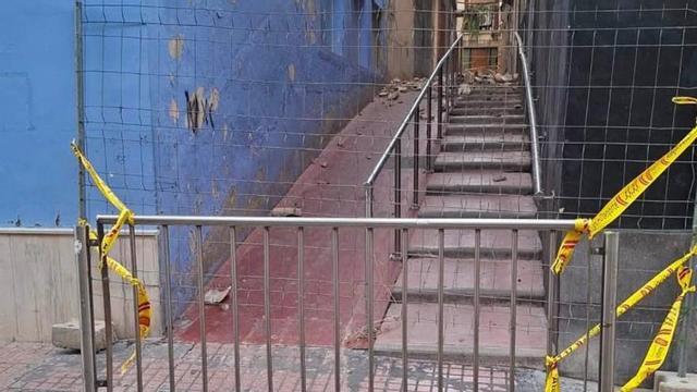 Zona precintada del inmueble colapsado.
