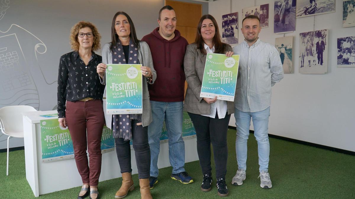 Pola esquerda, Digna Iglesias, Nuria Fernández, Javier Freijo, Pilar Sampedro e Raúl Treus.