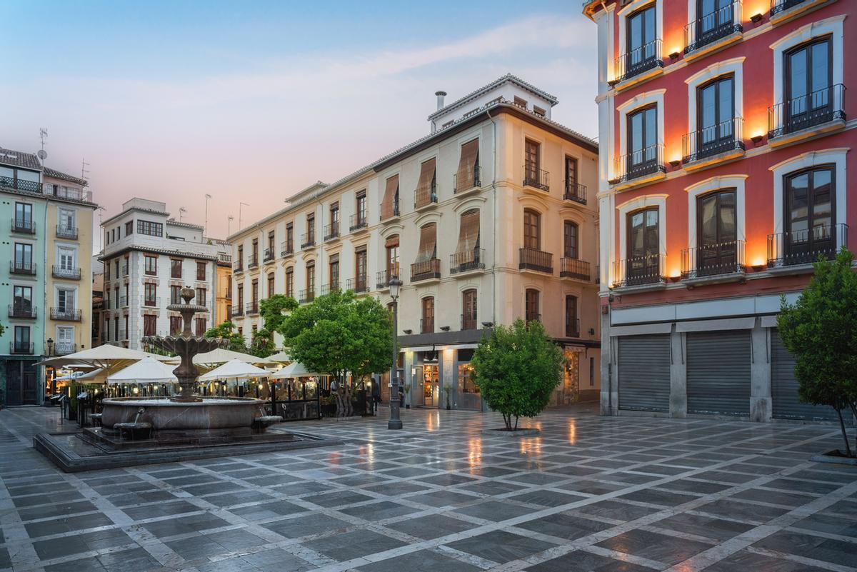 La plaza Nueva, inicio de la calle Elvira
