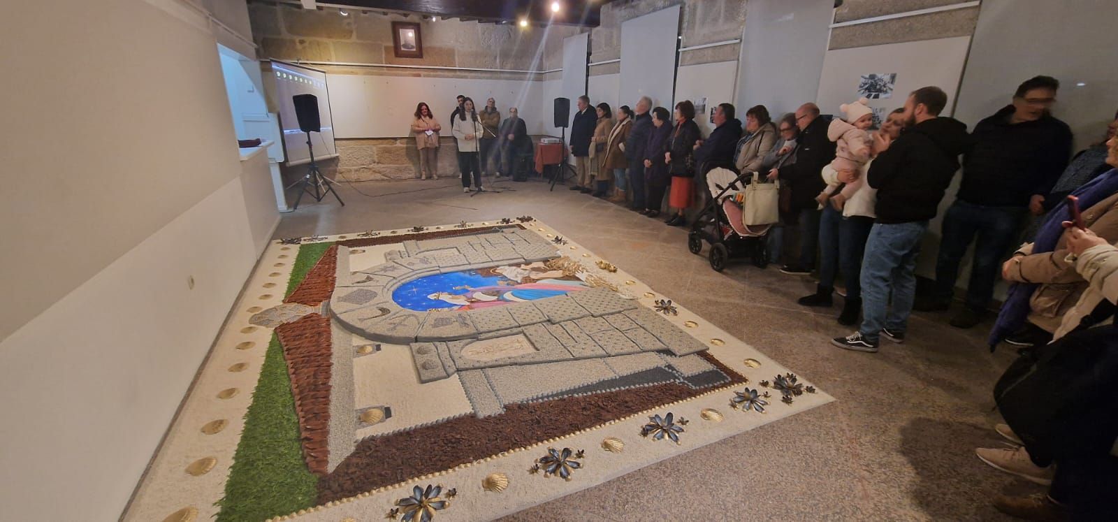 La inauguración de la alfombra "A maxia dos Santos Reis" en Bueu