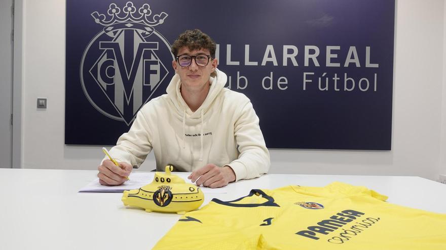 Pau Navarro ha firmado una ampliación de contrato con el Villarreal hasta el 30 de junio del 2027 y seguirá creciendo con la elástica amarilla.